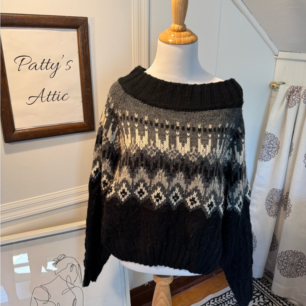 John + Jenn Black and Cream Patterned Turtleneck/Off the Shoulder Sweater